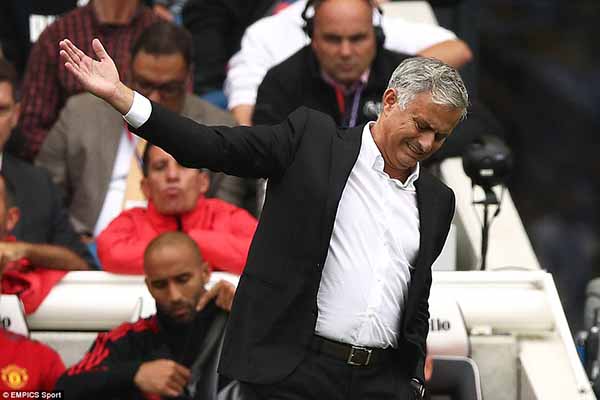 Jose Mourinho Kesal karena gawang MU di jebol lawan